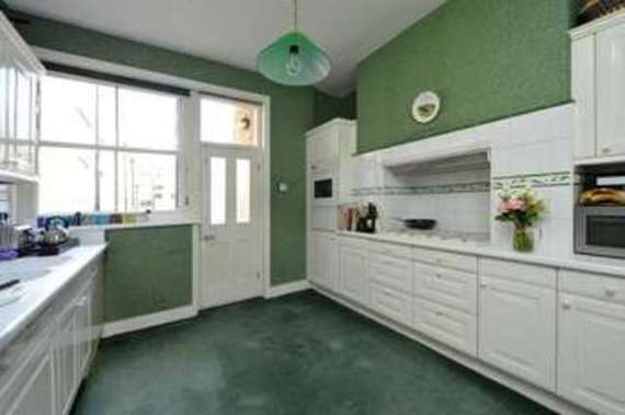 3 bedroom Flat for s...